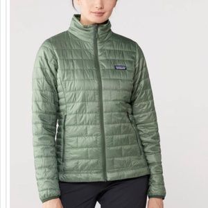 Patagonia nano puff in green size small. Perfect condition!